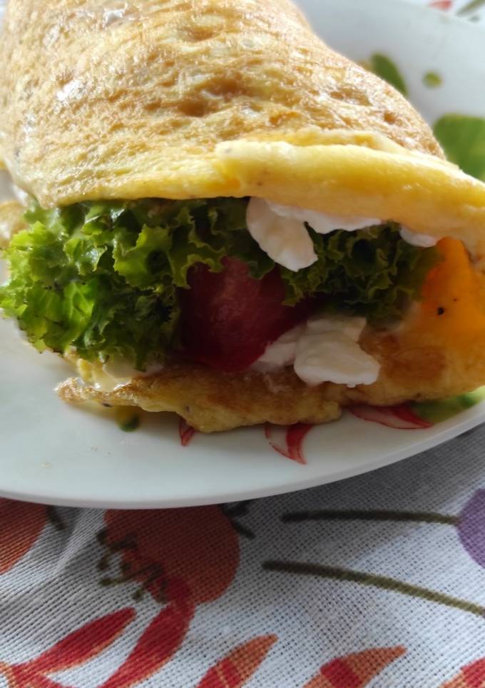 Яєчний млинець з тунцем та овочами 😋