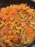 Carottes et navets boule d'or au bouillon de chapon et oignon rouge