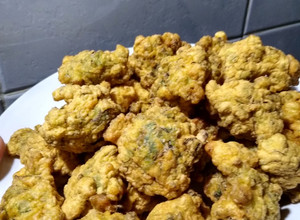 Una foto de Buñuelos de Perejil, acelga, cebolla y ajo. #independencia