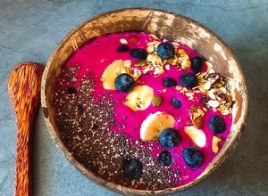 Hình của món Eatclean / Smoothie Bowl Đẹp Da, Dáng Thon - Thăng Long, Chuối, Sữa Chua, Việt Quất & Granola.