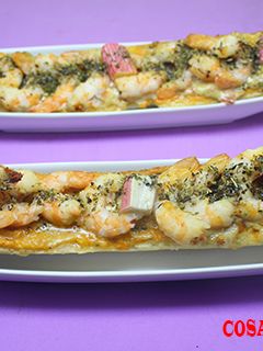 Una foto de Bocadillo de gambas con complejo de pizza
