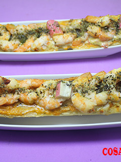 Una foto de Bocadillo de gambas con complejo de pizza