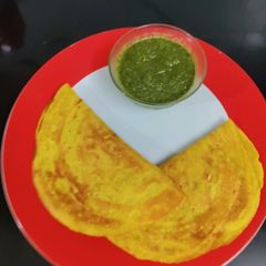 A picture of Dosa style stuffed Besan chilla.