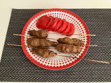 Brochetas de carne picada