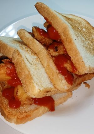 รูปของ แซนวิชปังปิ้งไก่ทอด (Toasted Fried Chicken Sandwich)