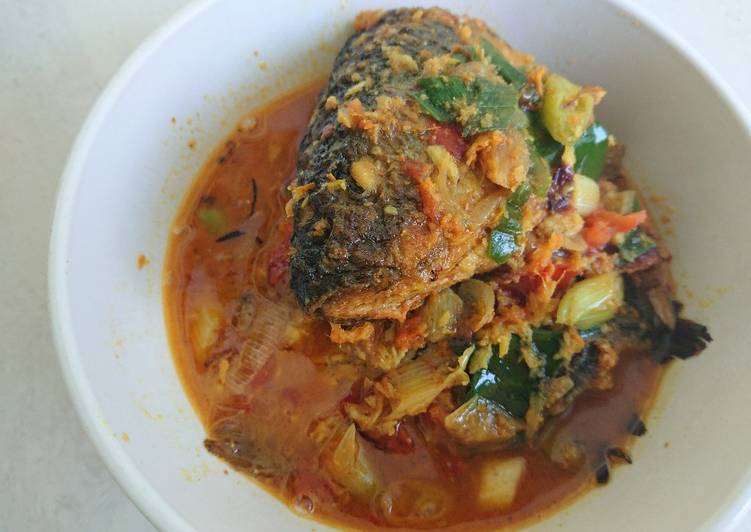 Langkah meracik Ikan emas kuah merah untuk anak Lezat