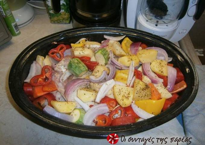 κύρια φωτογραφία συνταγής Κοτόπουλο με λαχανικά στην γάστρα 2