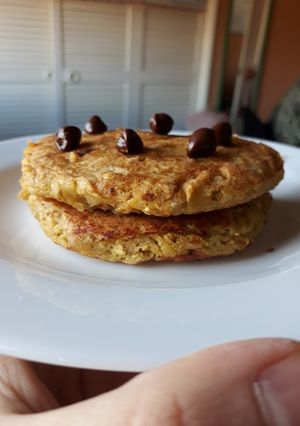 Una foto de Hotcakes de plátano, avena y chocolate