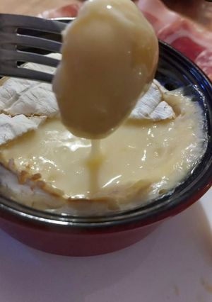 Une photo de Camembert au four