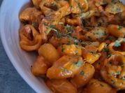 Une photo de pâte au paprika