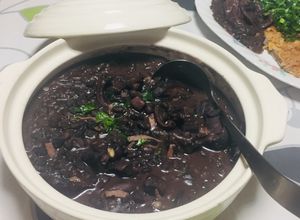 Una foto de Feijoada casera!