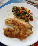 Pescado a la plancha con vegetales a la mantequilla