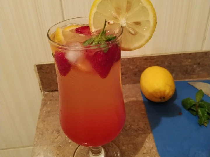 Easy Steps to Make Strawberry Lemonade the Can Spoil the Tongue Tasty
