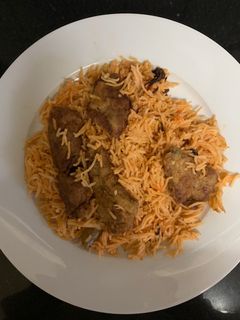 صورة لوصفة الارز الاحمر مع سمك المقلي