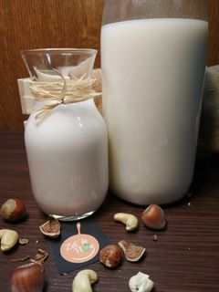 Une photo de 🍶Lait végétal Cajou Noisette