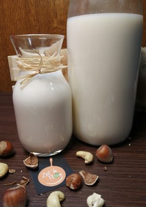 Une photo de 🍶Lait végétal Cajou Noisette