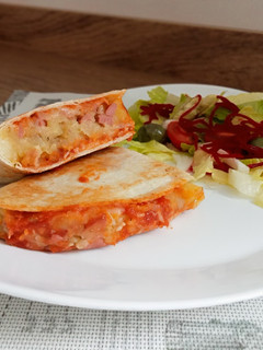 Una foto de Quesadillas de patata bacon y Frankfurt