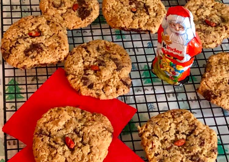 Recipe of Speedy Goji Berries & Chocolate Chip Cookies