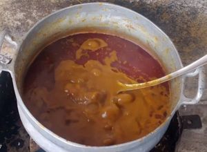 Une photo de Sauce graines avec pâte de bœuf 😋 et poisson fumé mérou 🩷