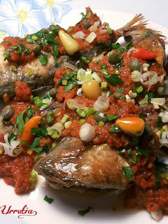Una foto de Jurellillos blancos con charmela picante y alcaparras