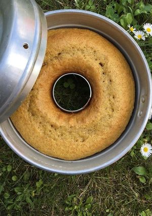 Foto di Ciambella al caffè con uova di Pasqua avanzate