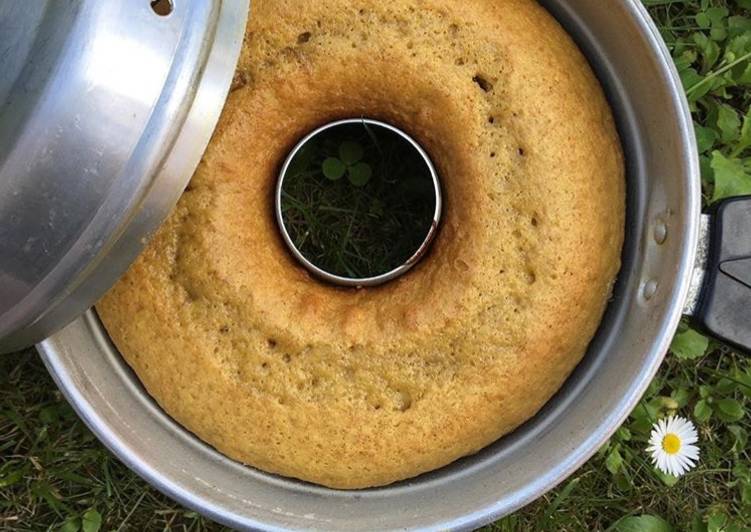 Ciambella al caffè con uova di Pasqua avanzate