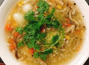 Hình của món Soup tôm ngô nấm.