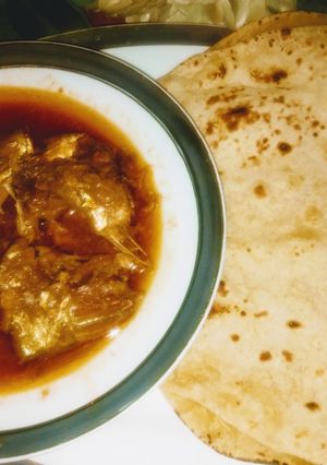 A picture of Fish qorma with chpati.