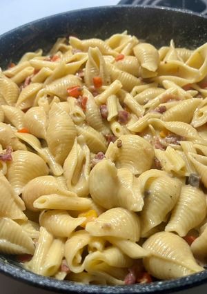 A picture of Creamy Bacon Mushroom Pasta.