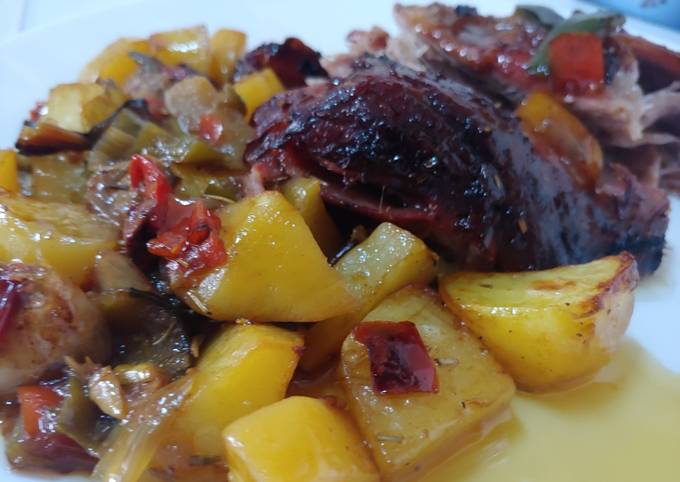 Codillo al horno con patato asado y verduras. Delicious Receta de José ...