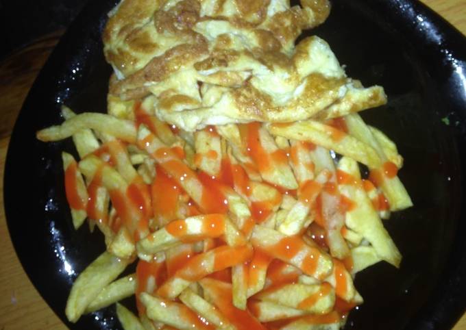 French fries/ chips with omelette