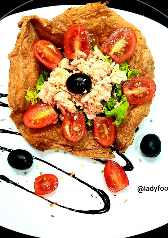 Una foto de 🌺🌺Cesta de crepes integrales con ensalada de atún🐟🍀