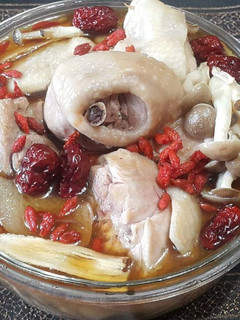 紅棗土雞煲湯 的食譜成品照片