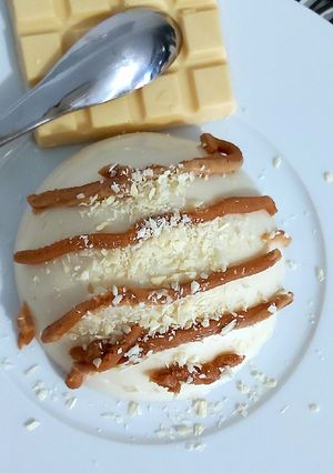 Une photo de Flan healthy chocolat blanc au cœur beurre de cacahuètes