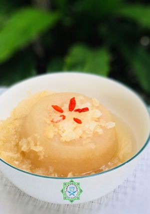 Hình của món Quả lê chưng tổ yến.