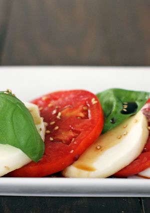 Caprese saláta recept fotója