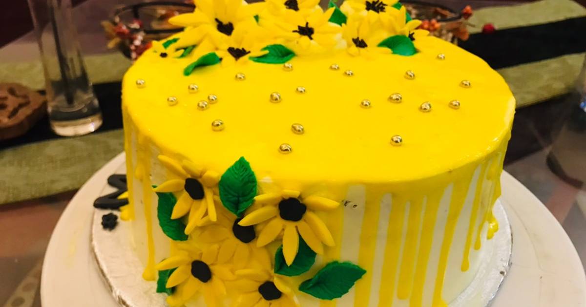 Sunflower cake (fondant work) Recipe by Zobia Sajjad - Cookpad