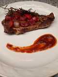 Rib eye a la mexicana con salsa de chile pasilla