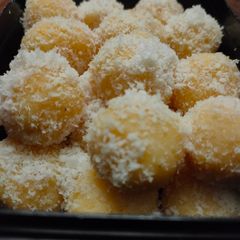 A picture of Snow Balls.