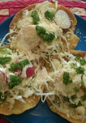 Una foto de Tostadas estilo Michoacán