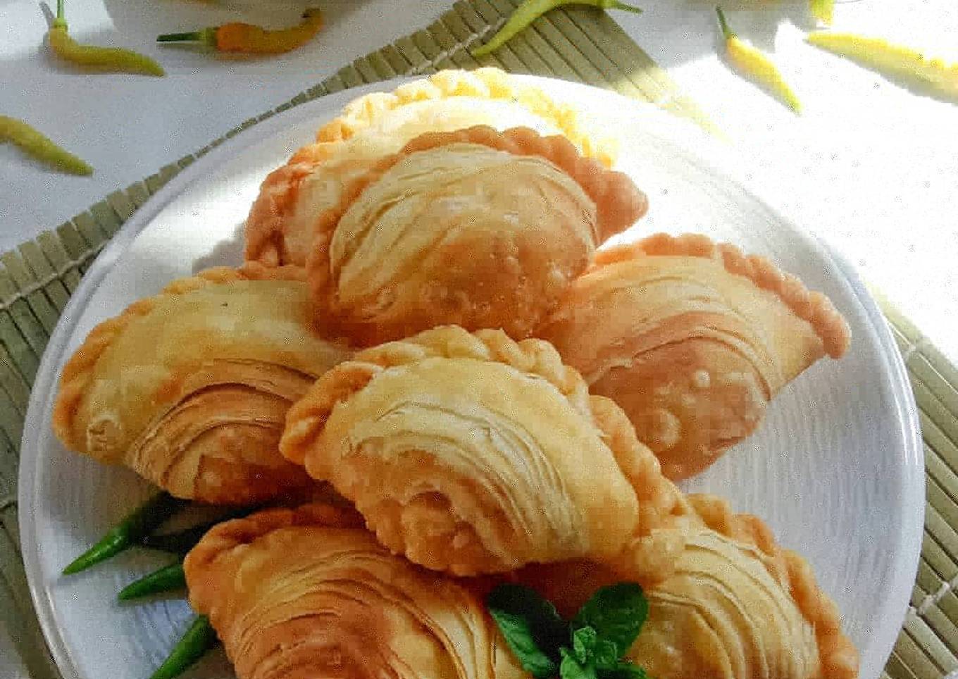 Spiral Curry puff Isi Ragout Ayam Sayuran