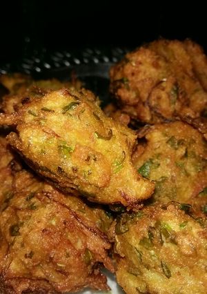 A picture of Moong daal ke pakoray.