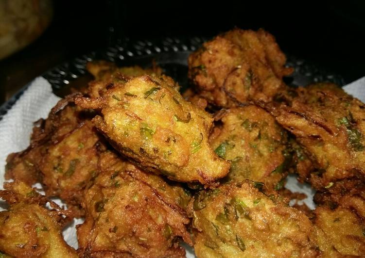 Easiest Way to Prepare Perfect Moong daal ke pakoray