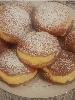 Una foto de Berlines chilenos con crema pastelera