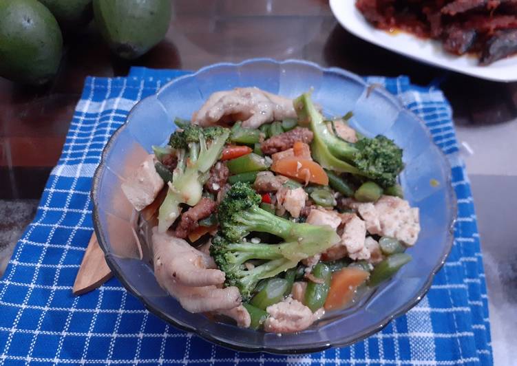 Tumis 3S Brokoli Buncis Wortel plus Ceker dan Tahu