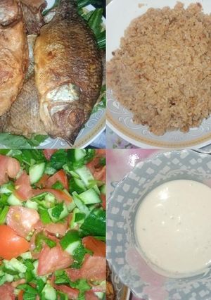 صورة لوصفة اكلة سمك بلطي مقلي وارز وسلطه وطحينه 🍚🐟🥗