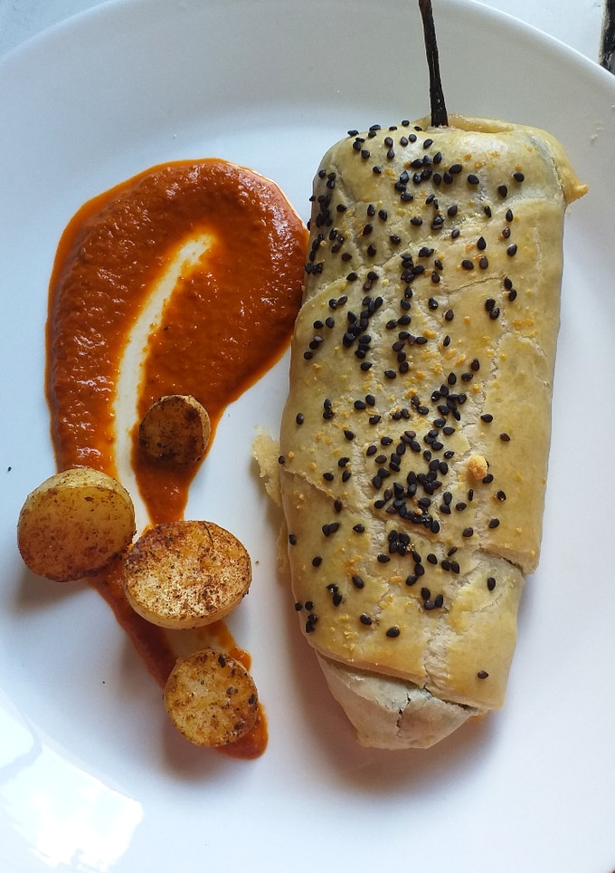 Una foto de Rollo de chile poblano hojaldrado