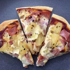 A picture of Ham & Pineapple Pizza.