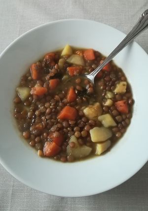 Una foto de Lentejas con chirivía y alga kombu