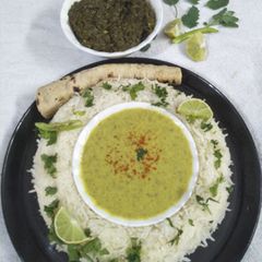 A picture of Bathua Saag and kadi.